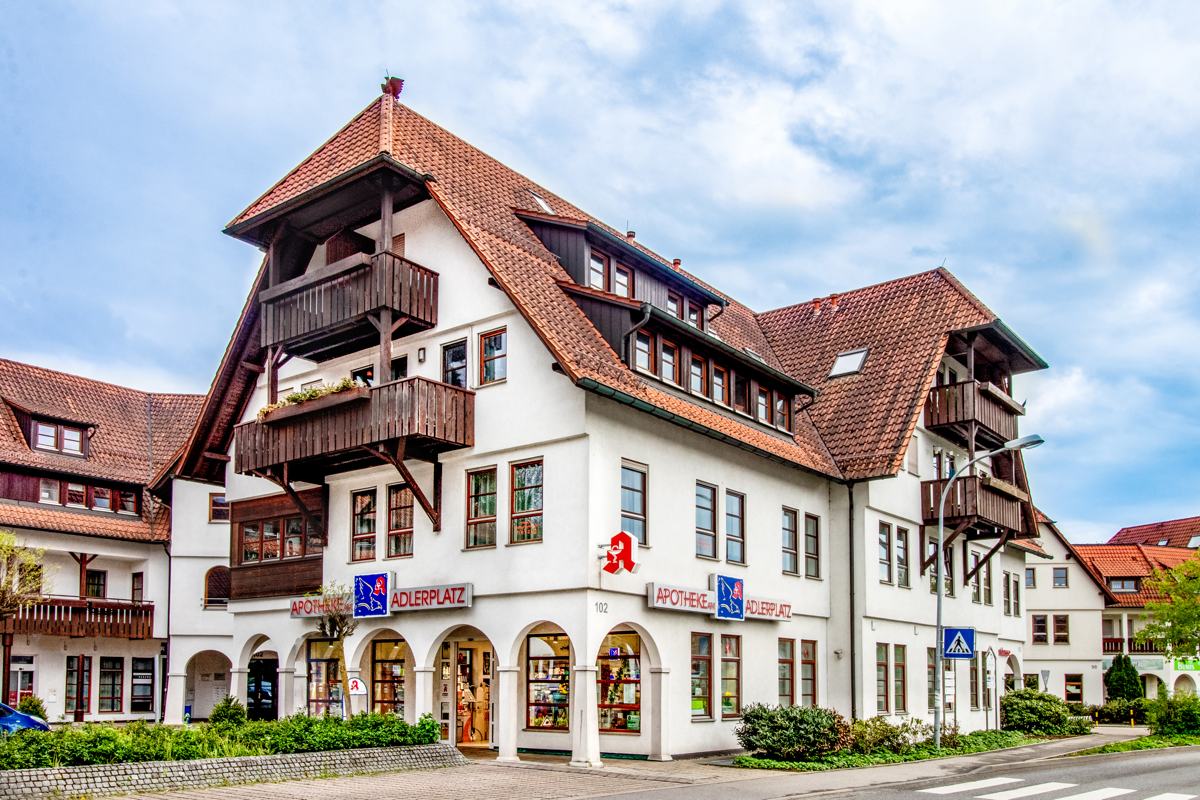 Außenansicht der Apotheke am Adlerplatz Außenansicht der Apotheke am Adlerplatz
